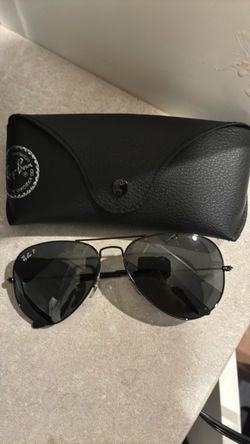 Classic Ray-Ban Aviator Sunglasses with Case