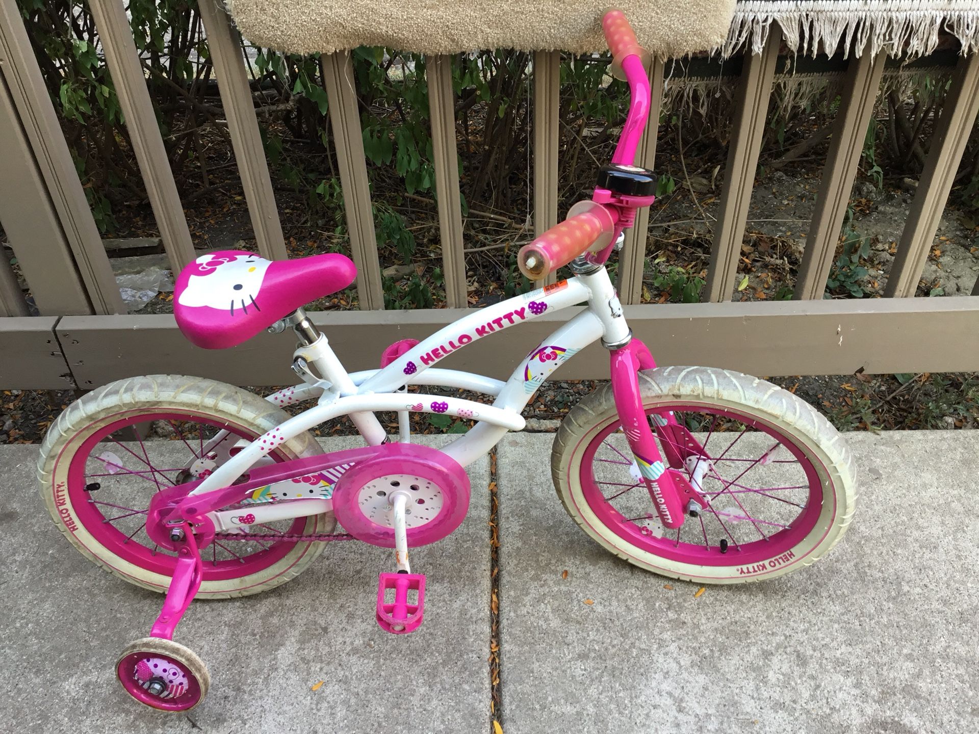 Hello Kitty bike with Training Wheels (16 inch wheels,Bike Has Pedal Breaks)