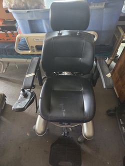 Electric wheelchair