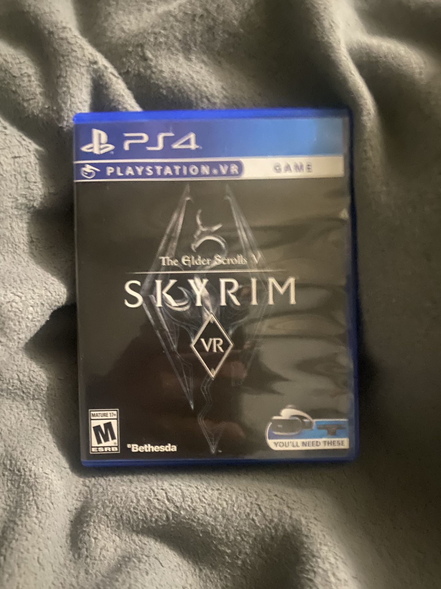Skyrim for PS4 vr works great complete in box , PlayStation 4 VR