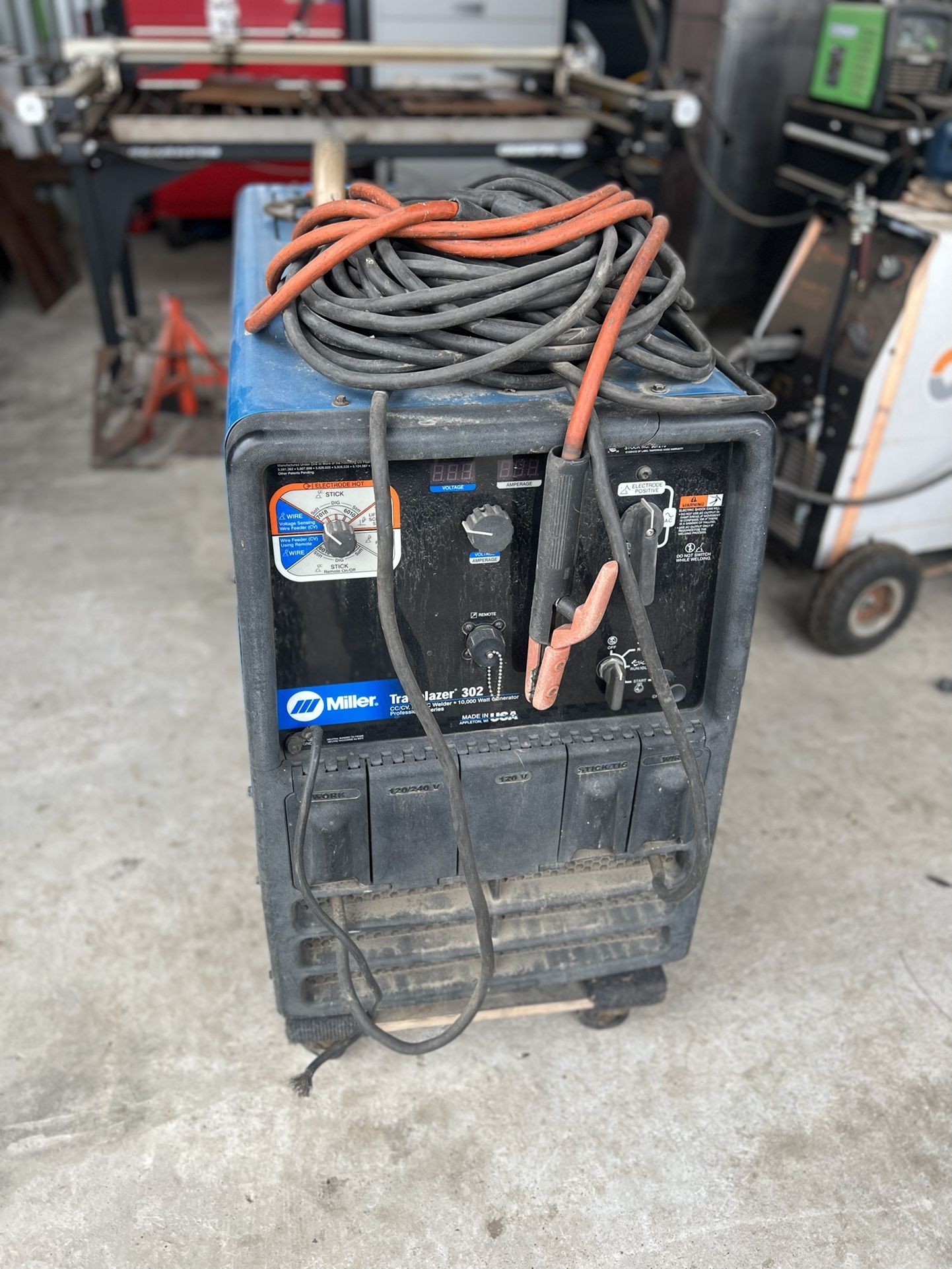 MILLER 302 Trailblazer Welder