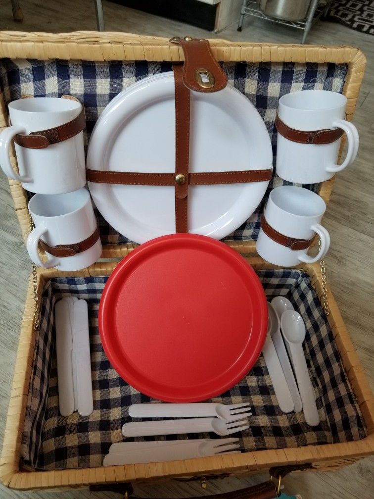 Willow Picnic Basket