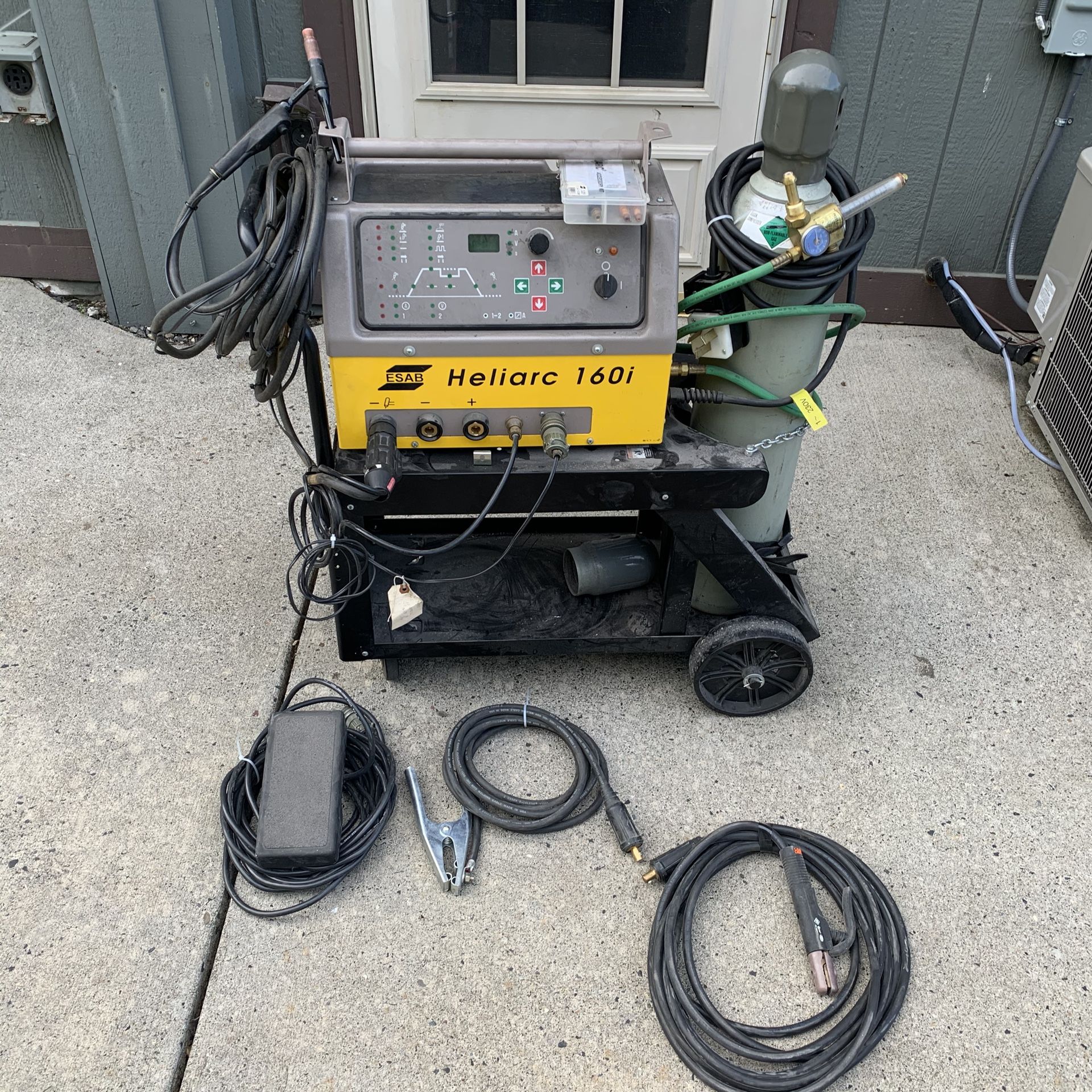 ESAB Heliarc 160i tig and stick welder