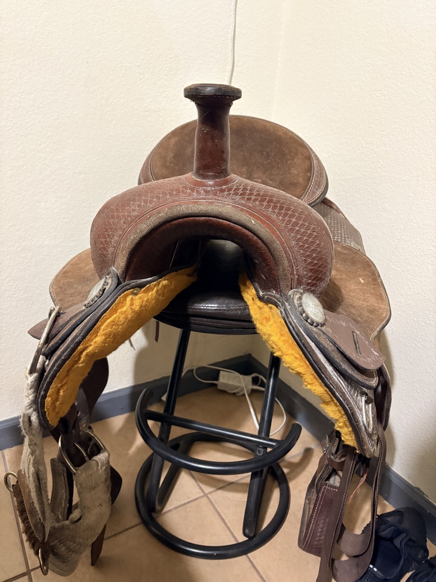 Saddle 