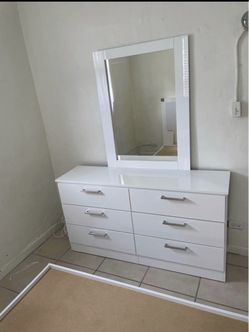 WHITE 6 Drawer Dressers