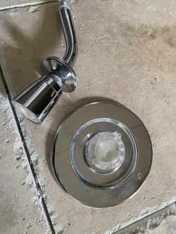 Moen Shower head and Knob 