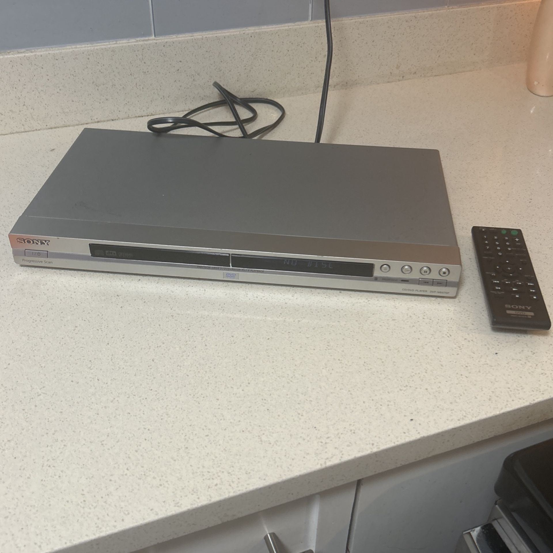 Sony Progressive Scan Precision Drive 3CD/Dvd Player Ns575P