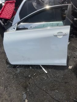 2015 Toyota Camry Driver Side Front Left Door $425