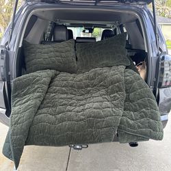 Pottery Barn Quilt - Queen