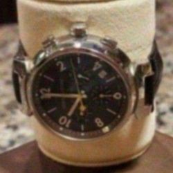 Men's Pre-owned Louis Vuitton Automatic wristwatch features a Luxurious Design with an Authentic Leather Strap, Showcasing Style and Sophistication