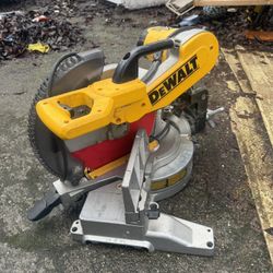Dewalt 12-in 15-Amp Single Corded Miter Saw