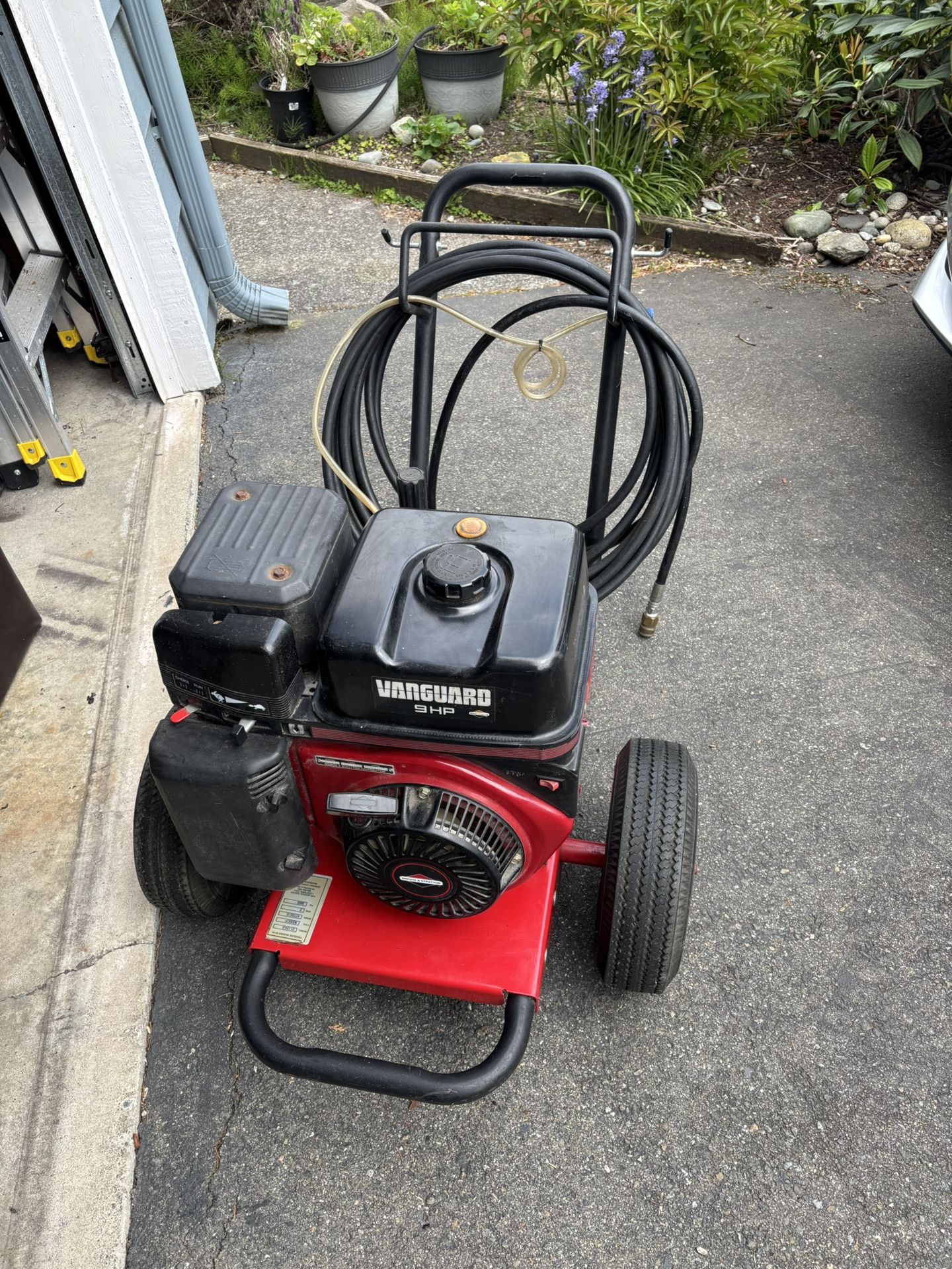 Pressure Washer. 3000 PSI gas-powered 9 HP 3 GPM Briggs & Stratton Vanguard Engine by Generac