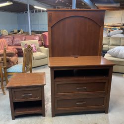 Nice Wooden TV Stand /Dresser with Nightstand (delivery available, read details)