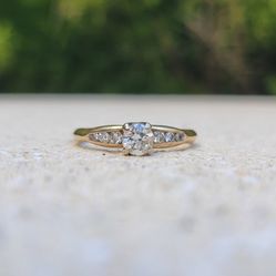 14K Gold 0.39 Diamond Ring (Jewelry Box Included)