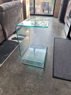 Modern Tempered Glass C-Shaped End Table / Side Table