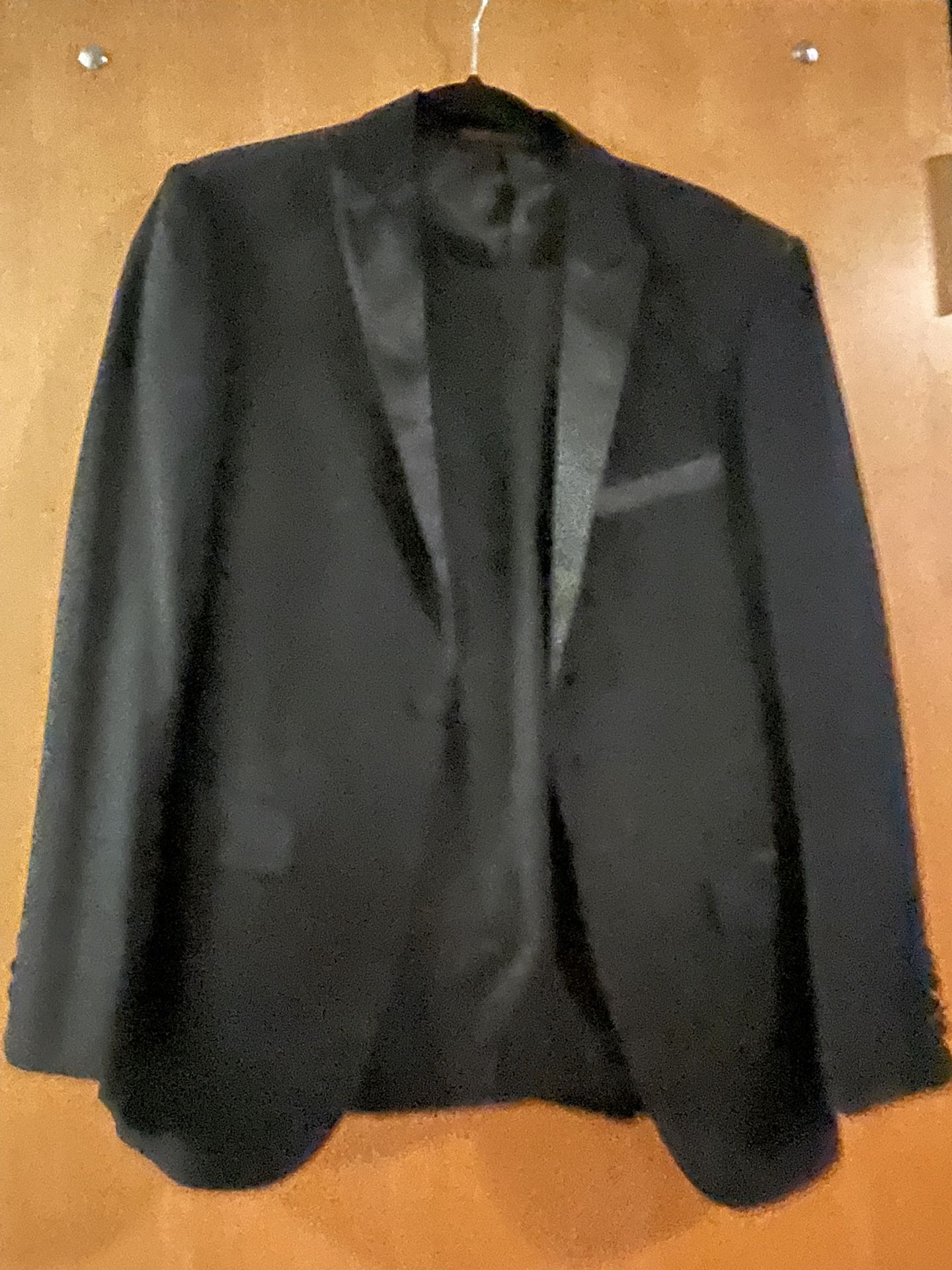 BLACK TUXEDO PERFECT FOR WEDDINGS!