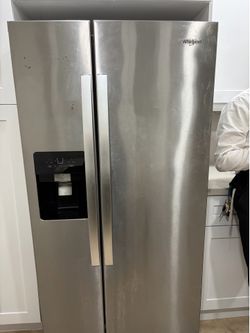 Whirlpool Side-by-Side Refrigerator w/ Ice & Water – Works Great