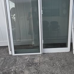 2 ventanas de impacto.
En buen estado