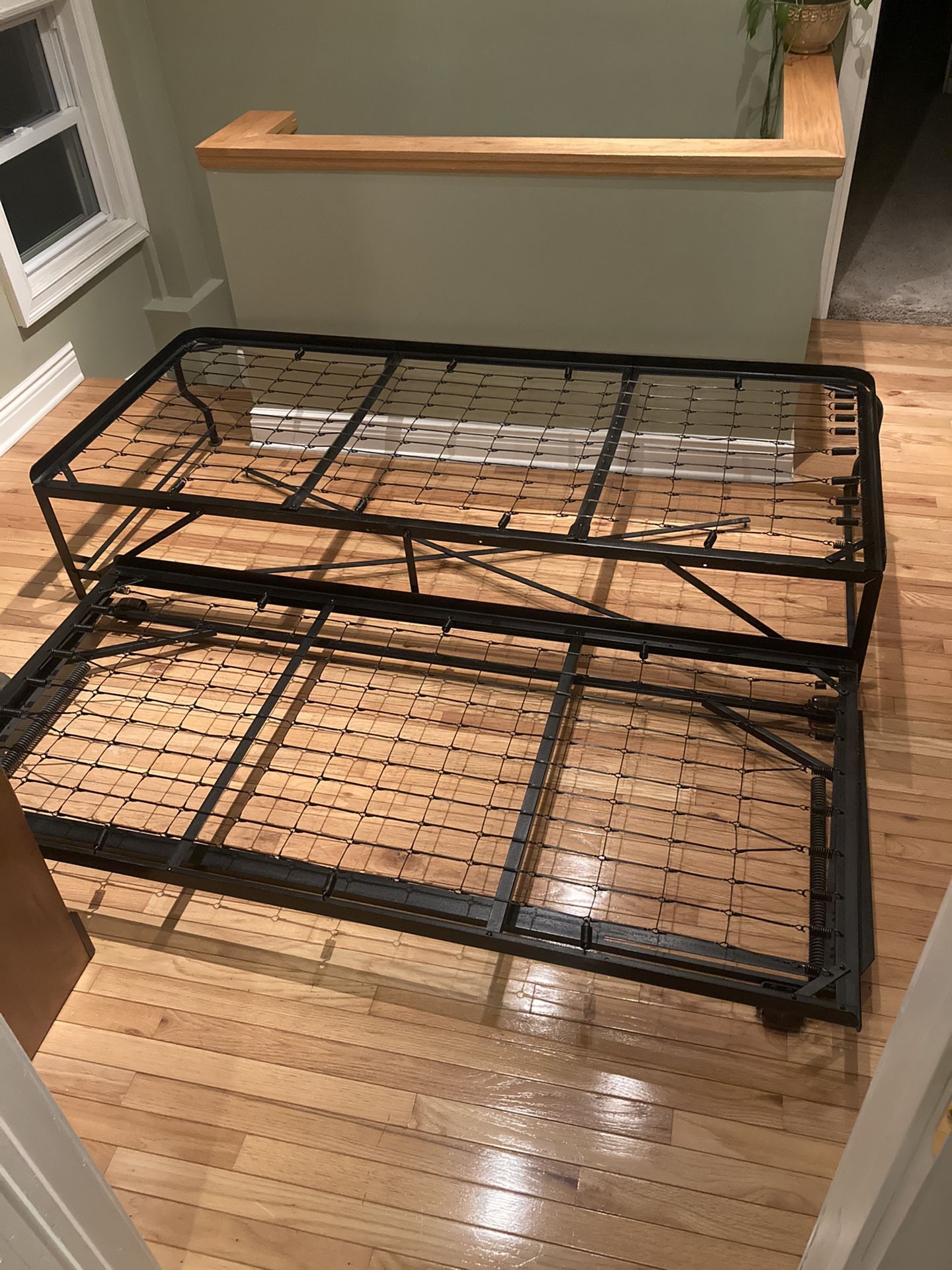 Metal Pop up trundle bed with both mattress