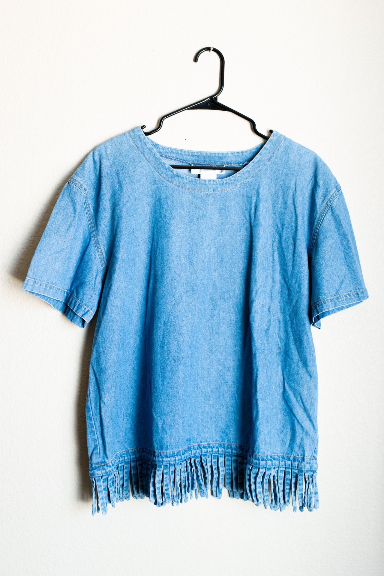 Drapers & Damon’s Blue Denim Jean Short Sleeve Shirt Blouse With Fringe Size Medium