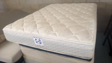 Sealy Queen mattress in good condition