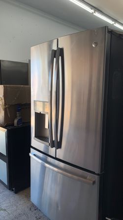 General Electric French Door Stainless Steel Fridge !