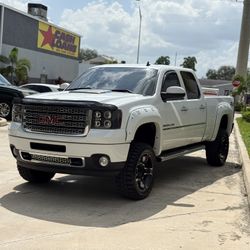 2014 GMC SIERRA 2500 DENALI 4x4 DIESEL