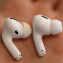 Left And Right Airpods Pro 2 (No Case)