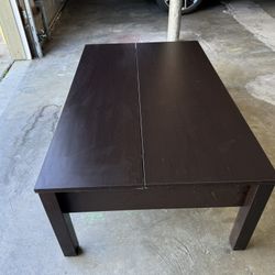 Coffe Table With Extendable Dining Surface 