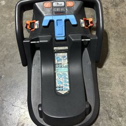 UppaBaby Mesa Car Seat Base - Excellent condition 