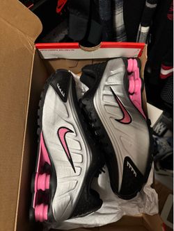 Nike shok. R4.  Size 6.5 y or 8 women
