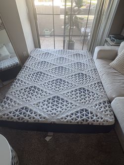 Sleepy’s hybrid queen mattress