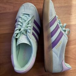 woman’s size 8 shoes