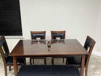 Modern Dining Table Set – Glass Top, Seats 7 – Excellent Condition