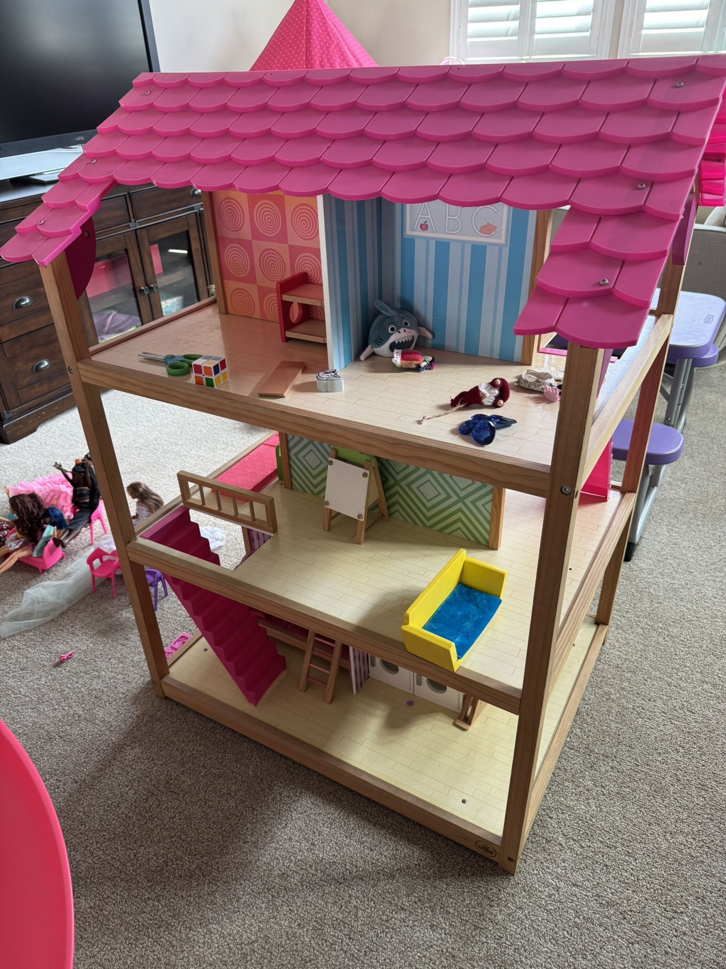 Large Quality Doll house and Collapsable Princess Tent