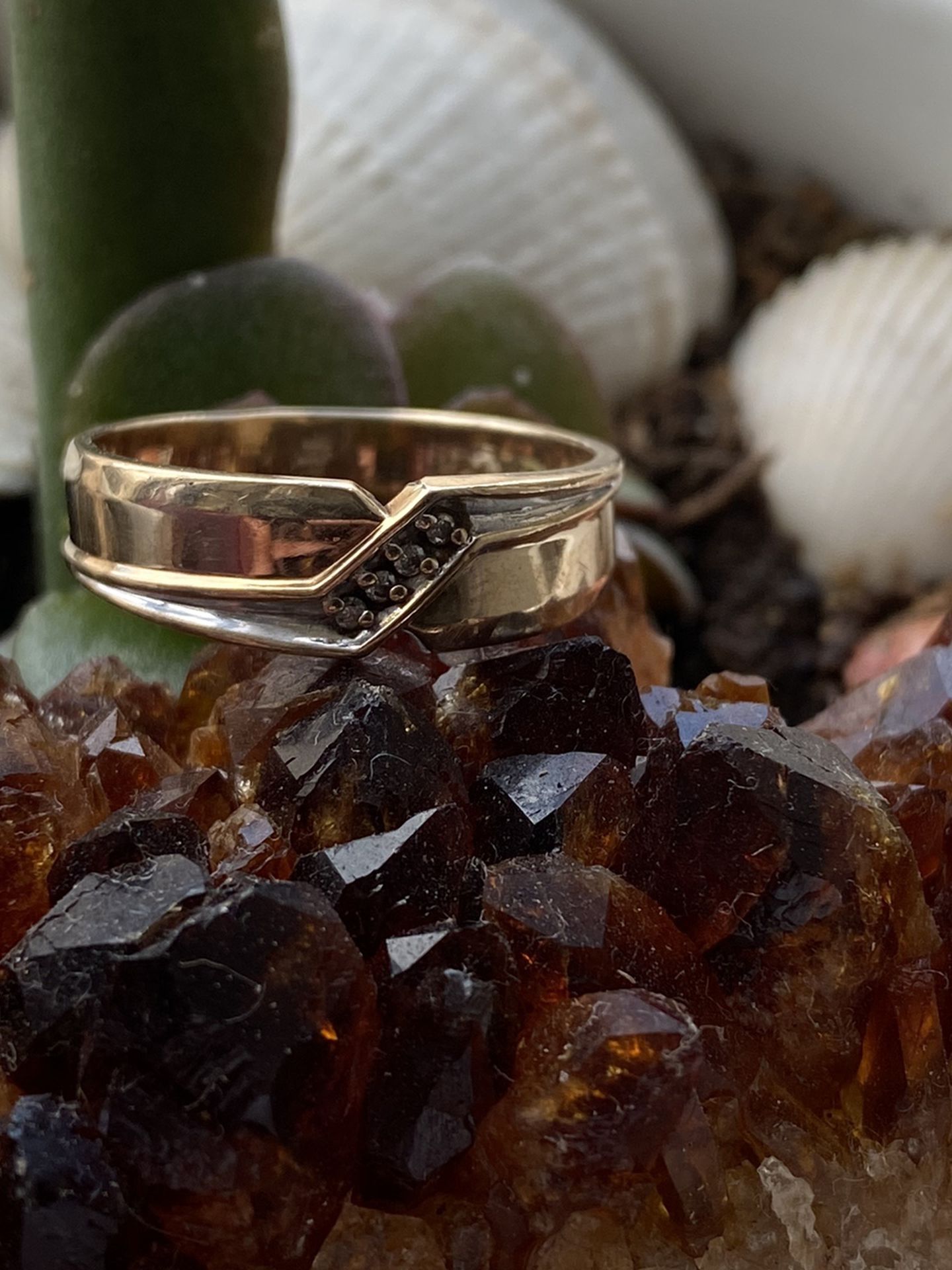 10k Yellow gold “Z” Shaped Diamond Ring Unisex