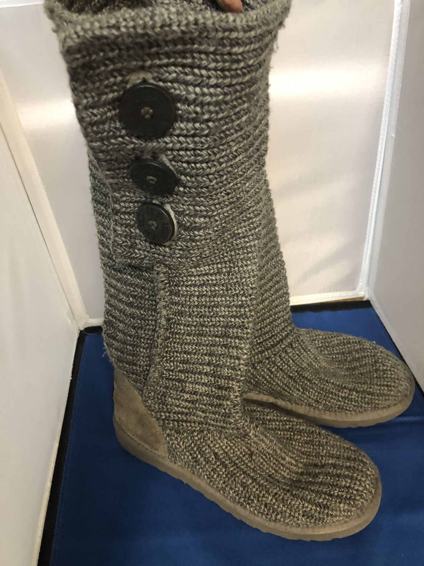 Knitted Ugg boots Size: 8