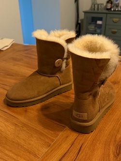UGG Button Boots | Chestnut | US 6