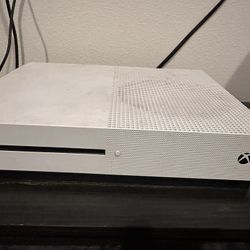 Xbox One And 1 Controller 