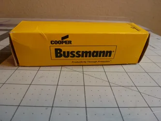 **NEW** Bussmann LPJ-150SPI Low-Peak Fuse: 600 Vac - 300 Vdc -Duel Element - Time Delay