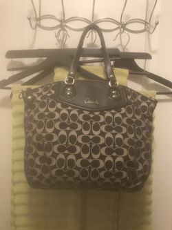 BRAND NEW (NEVER USED) authentic coach Handbag
