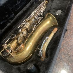 Vintage Bundy Selmar Sax Looks Like Everything Is Working 