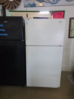 Whirlpool Top And Bottom Refrigerator $299