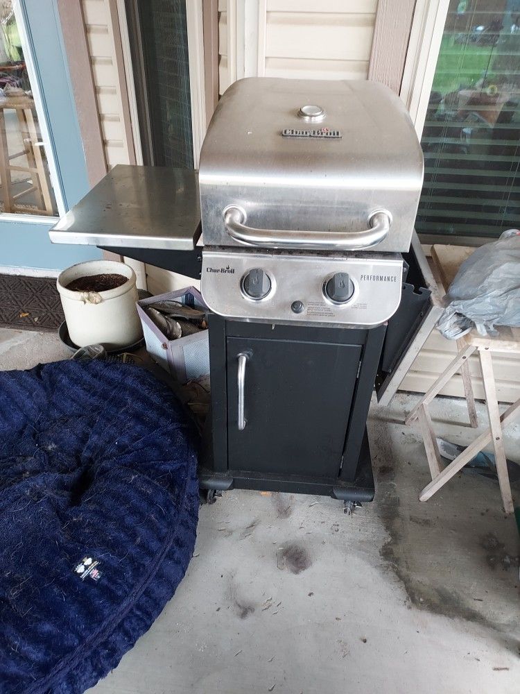 Small BBQ- Charbroill With Propan Tank