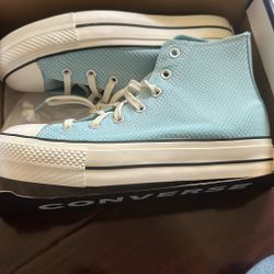Women’s Converse size 9