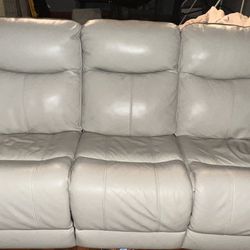Leather power Reclining Sofa Brand New Condition. Paid $1600 Plus Tax And Delivery Asking $1000