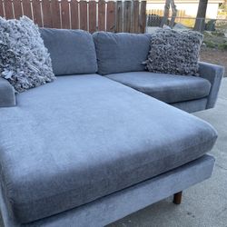 Gray Sectional W Movable Chaise