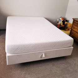 Tempur Pedic 8" Firm Queen Matress, Memory Foam, With Washable Mattress Cover, Used In Spare Room. Non-smoking Home. Excellent Condition. 