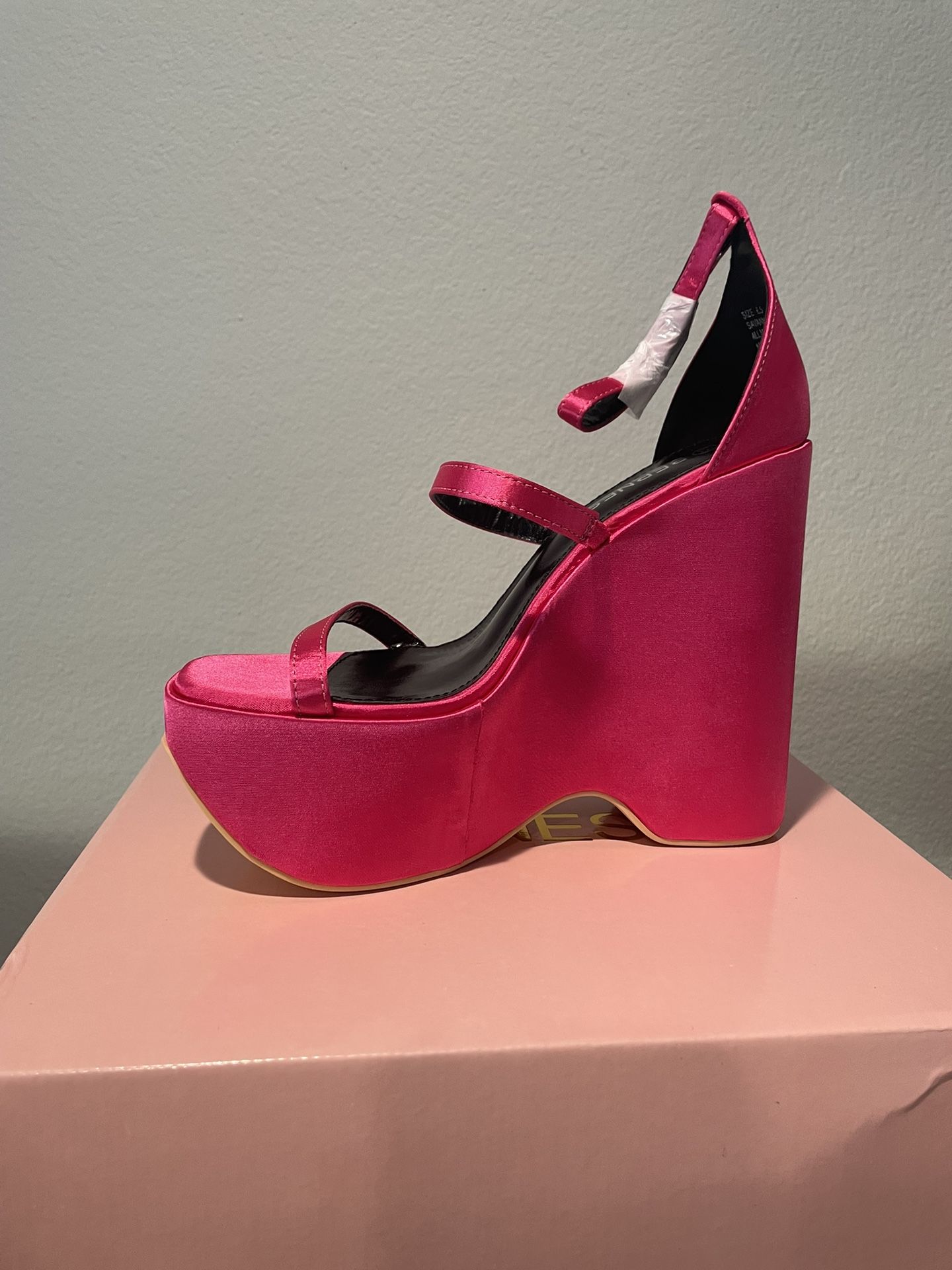 Platform Pink High Platform Heels With Straps Size 6.5