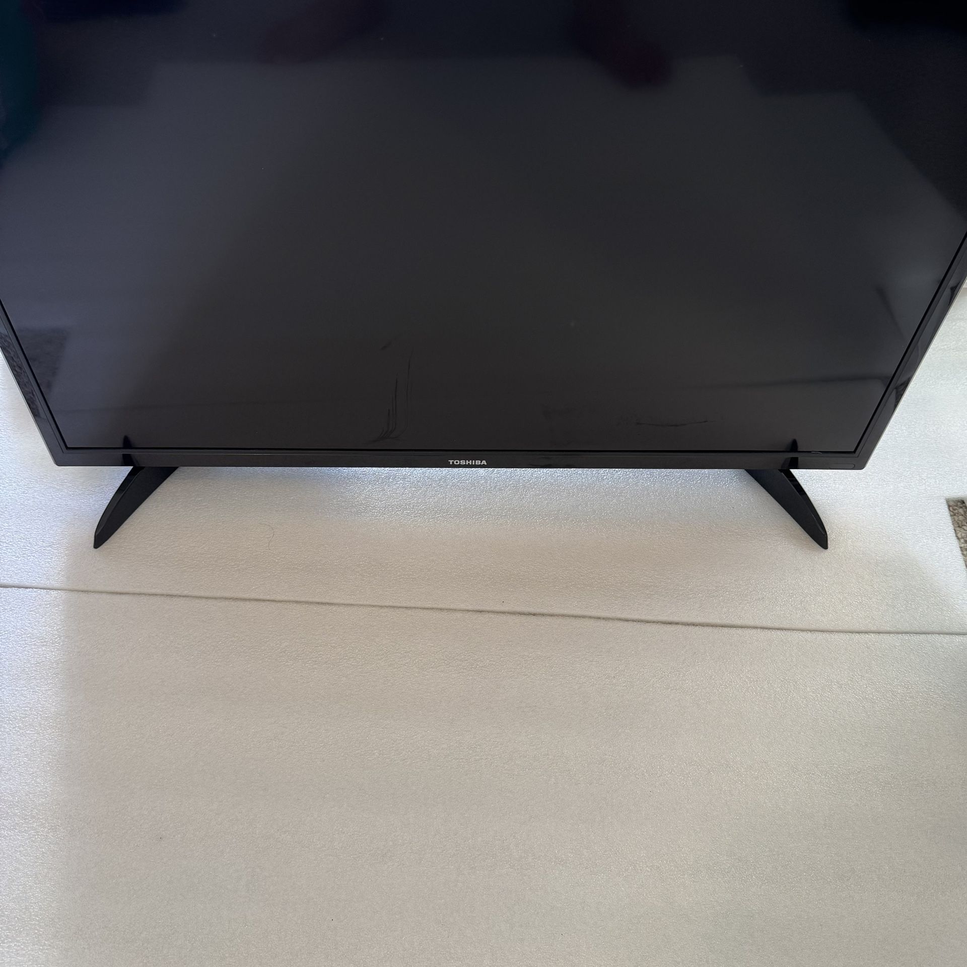 32 Inch Toshiba LCD SMART TV